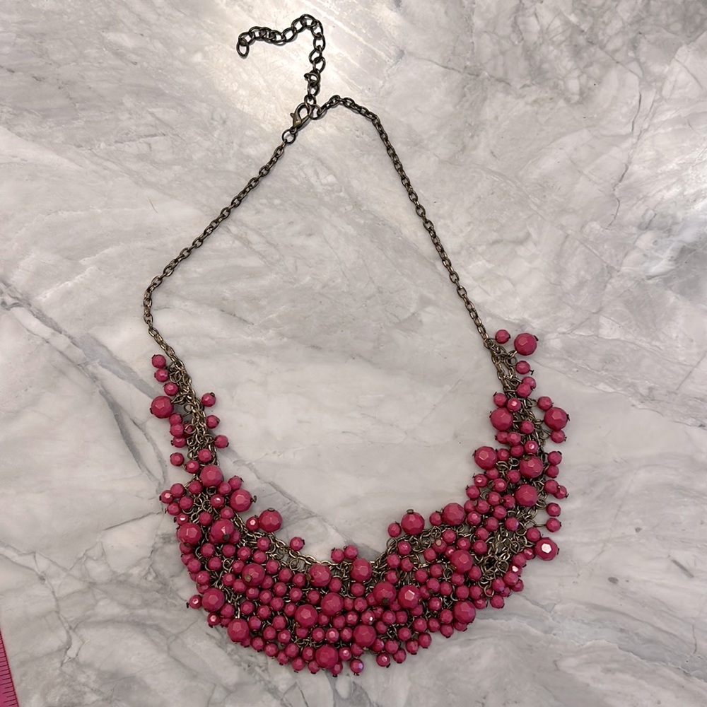 Pink cluster bead bib necklace - like new!
